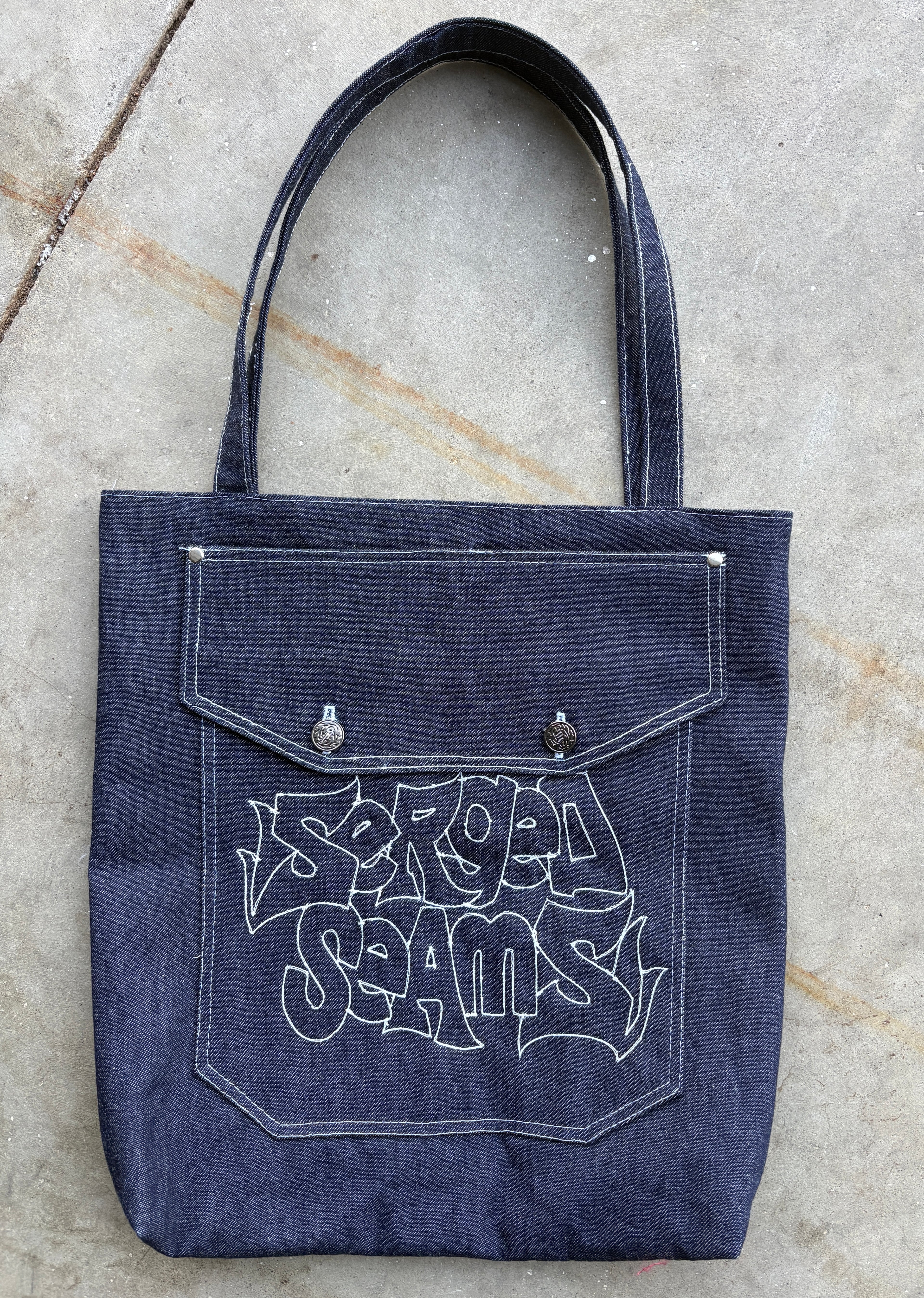 SERGEDSEAMS GRAFFITI EMBROIDERED TOTEBAG